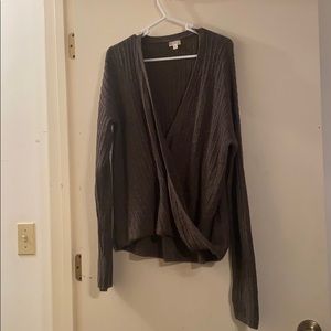 Hem & Thread twist front sweater (L)